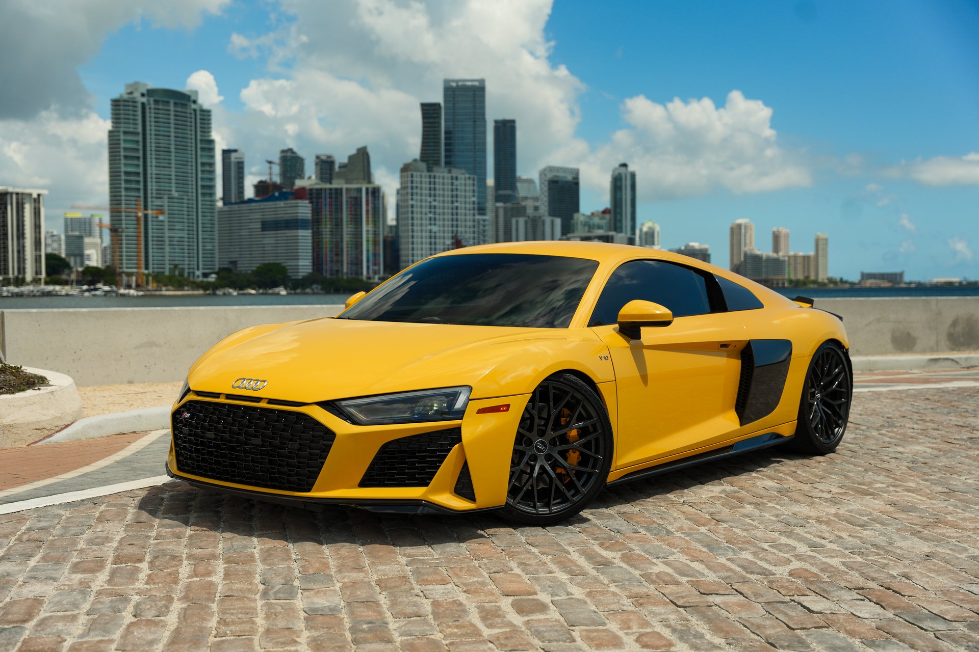 Audi R8 Yellow miami rental